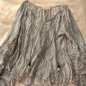 Super cute and flattering blouse!!